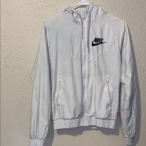 Nike cream windbreaker! Barley worn!